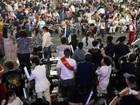 乐鱼体育网站入口-现场观众热情高涨，球场气氛十分热烈