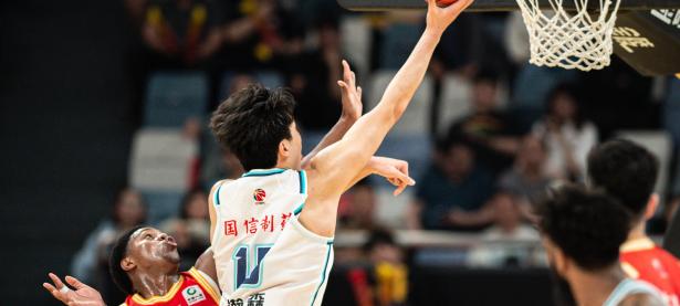 乐鱼体育登录-球队备战CBA联赛，全力以赴拼搏冲刺