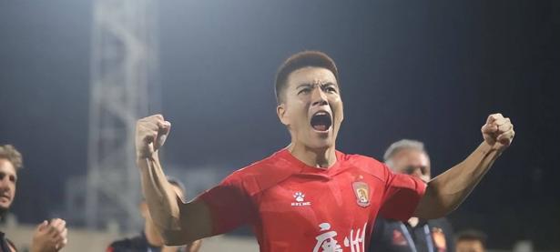 乐鱼体育教练-上海申花遗憾失利，中超冠军吹雪片刻的简单介绍