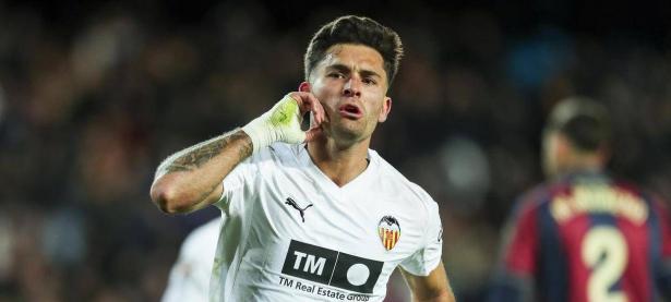 乐鱼体育娱乐-瓦伦西亚惊险获胜，球队士气高涨的简单介绍