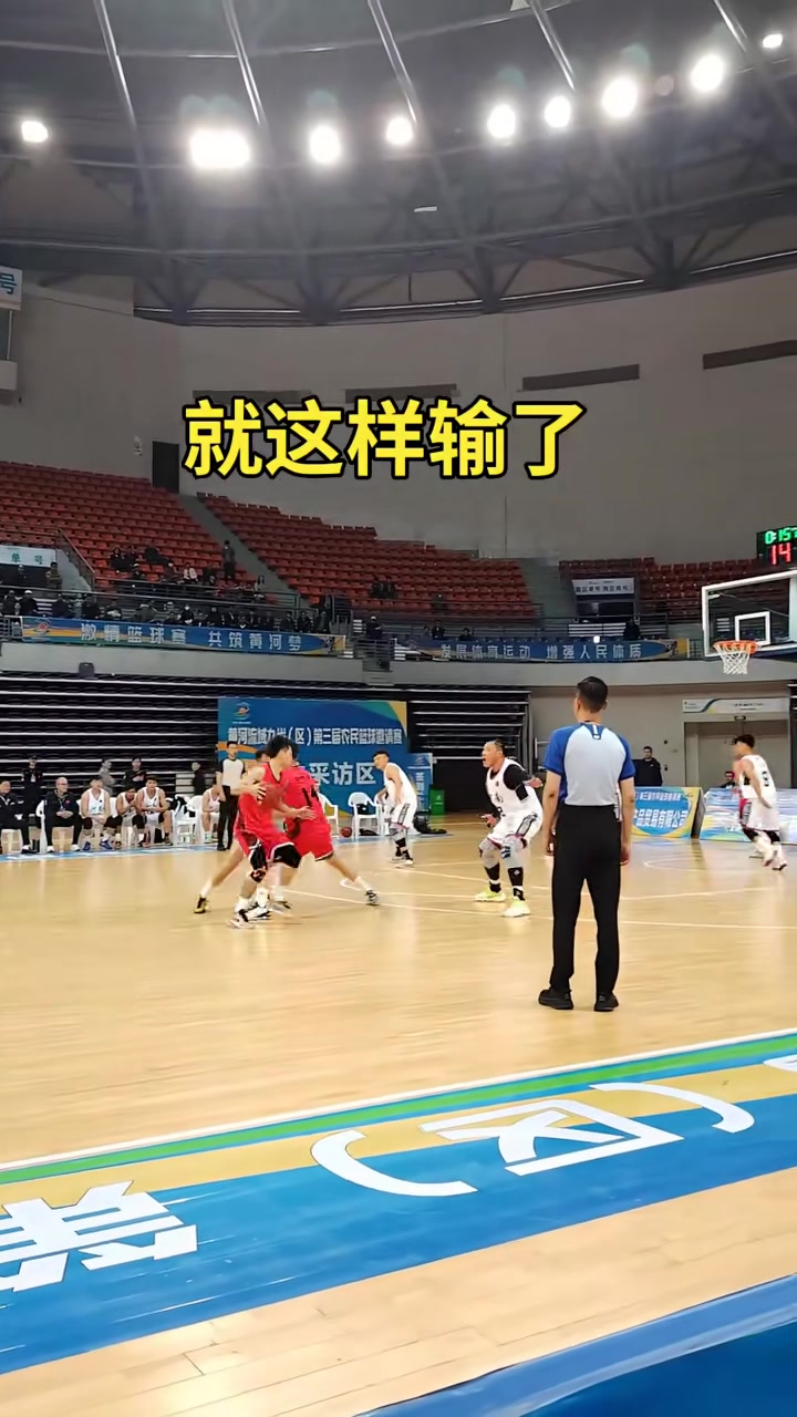 青海男篮在比赛中展现出强大的实力 青海男篮在比赛中展现出强大的实力