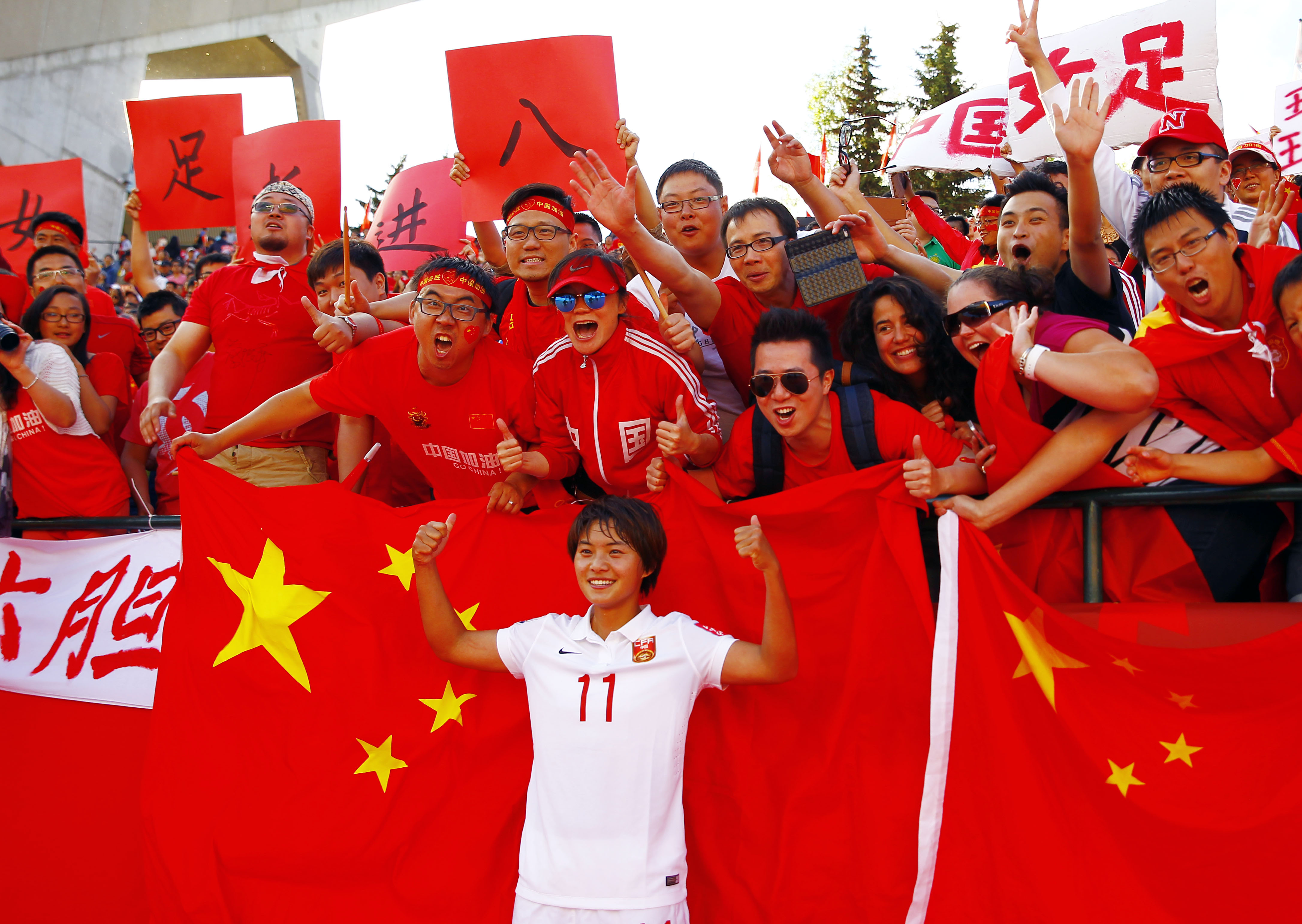 国足女足全力备战比赛,追求胜利 国足女足全力备战比赛,追求胜利