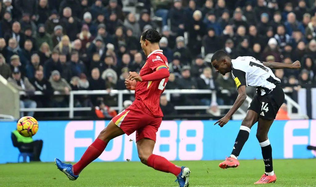 关于利物浦防线再遭重创,主力后卫恐缺席的信息 关于利物浦防线再遭重创,主力后卫恐缺席的信息