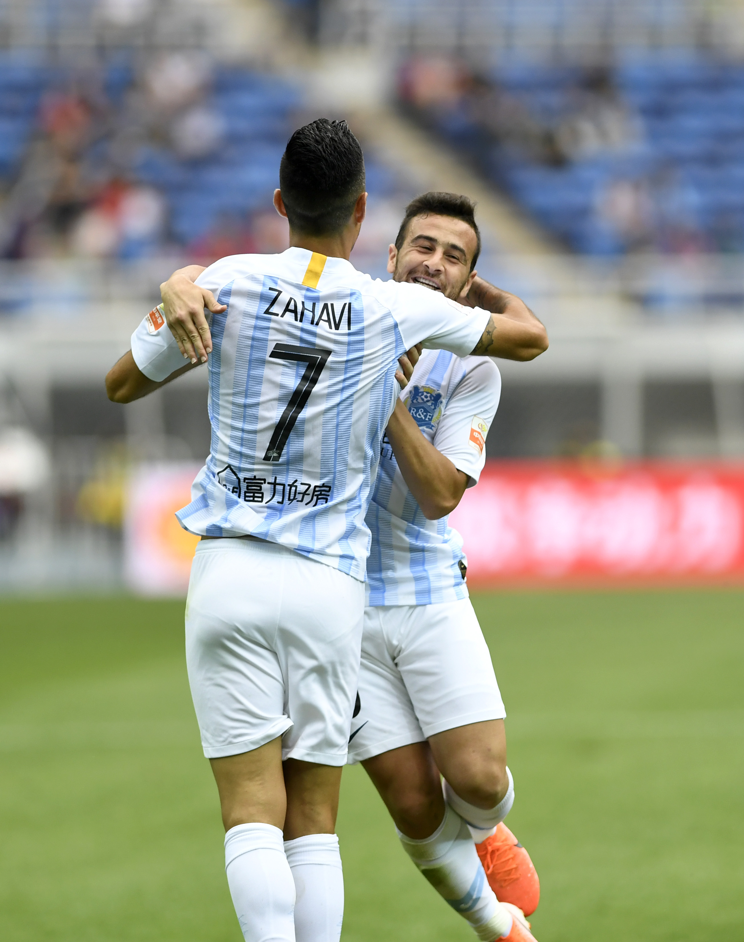 天津天海客场大胜大连一方,全面进军积分榜前列 天津天海客场大胜大连一方,全面进军积分榜前列