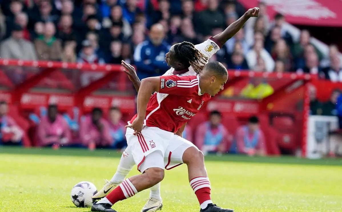 异军突起球员崭露头角,成为球场焦点!的简单介绍 异军突起球员崭露头角,成为球场焦点!的简单介绍