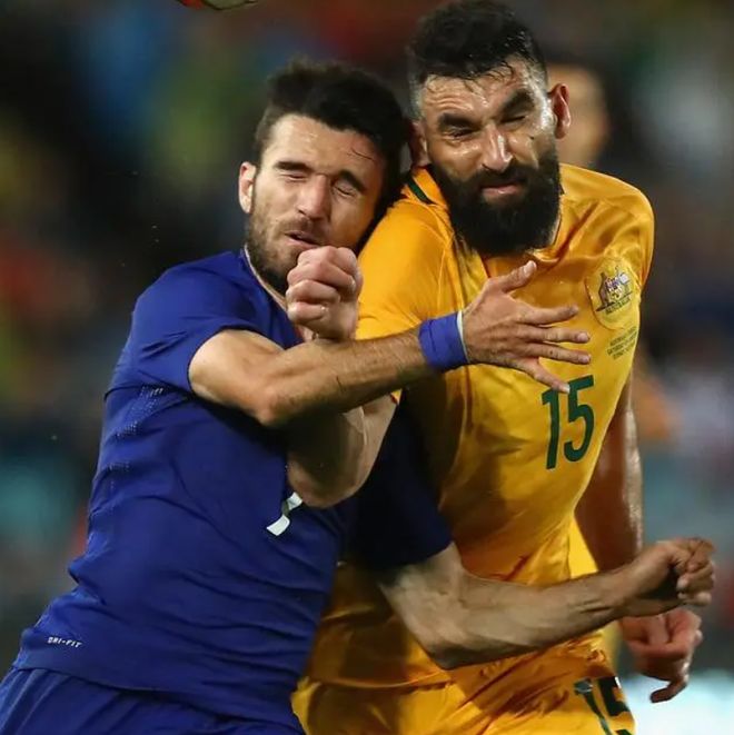 包含新加坡代表队团结协作，勇夺头筹的词条