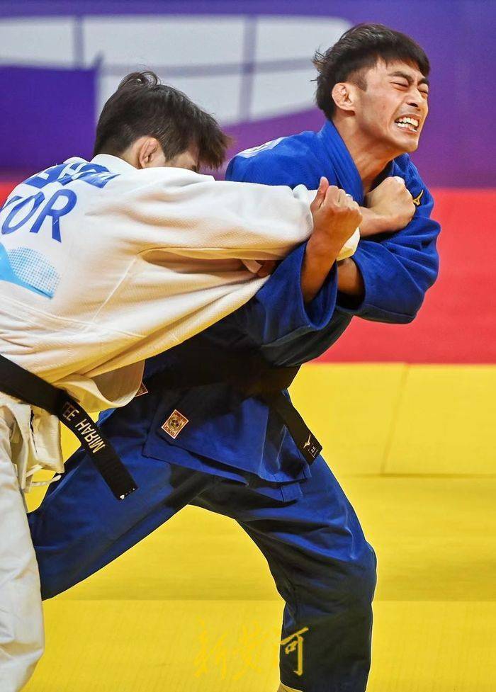 柔道男子56公斤级决赛选手拼尽全力的简单介绍 柔道男子56公斤级决赛选手拼尽全力的简单介绍