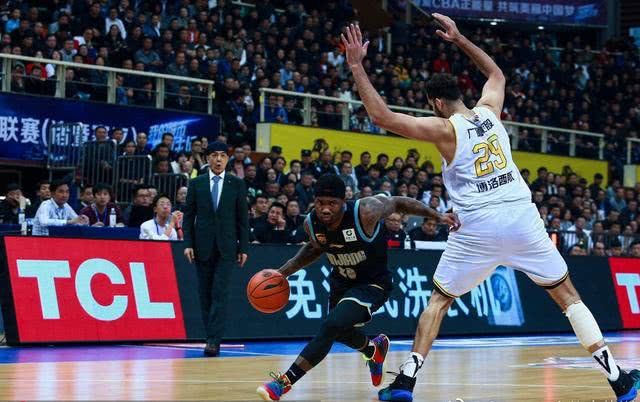 凯-费尔德主教练赞扬球队表现,称冠军路上一切都有可能的简单介绍 凯-费尔德主教练赞扬球队表现,称冠军路上一切都有可能的简单介绍