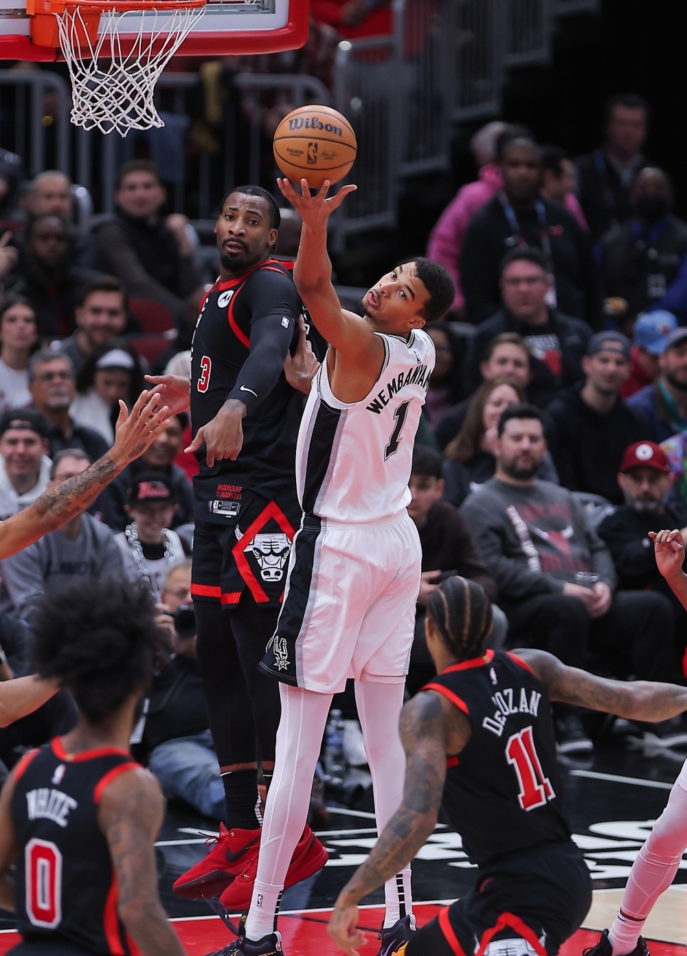 马刺主场失利,德罗赞全场高效贡献 马刺主场失利,德罗赞全场高效贡献