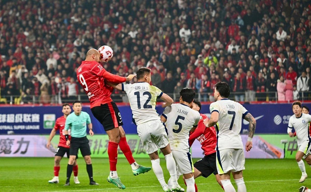 关于强强交锋,中超联赛场上风云再起的信息 关于强强交锋,中超联赛场上风云再起的信息