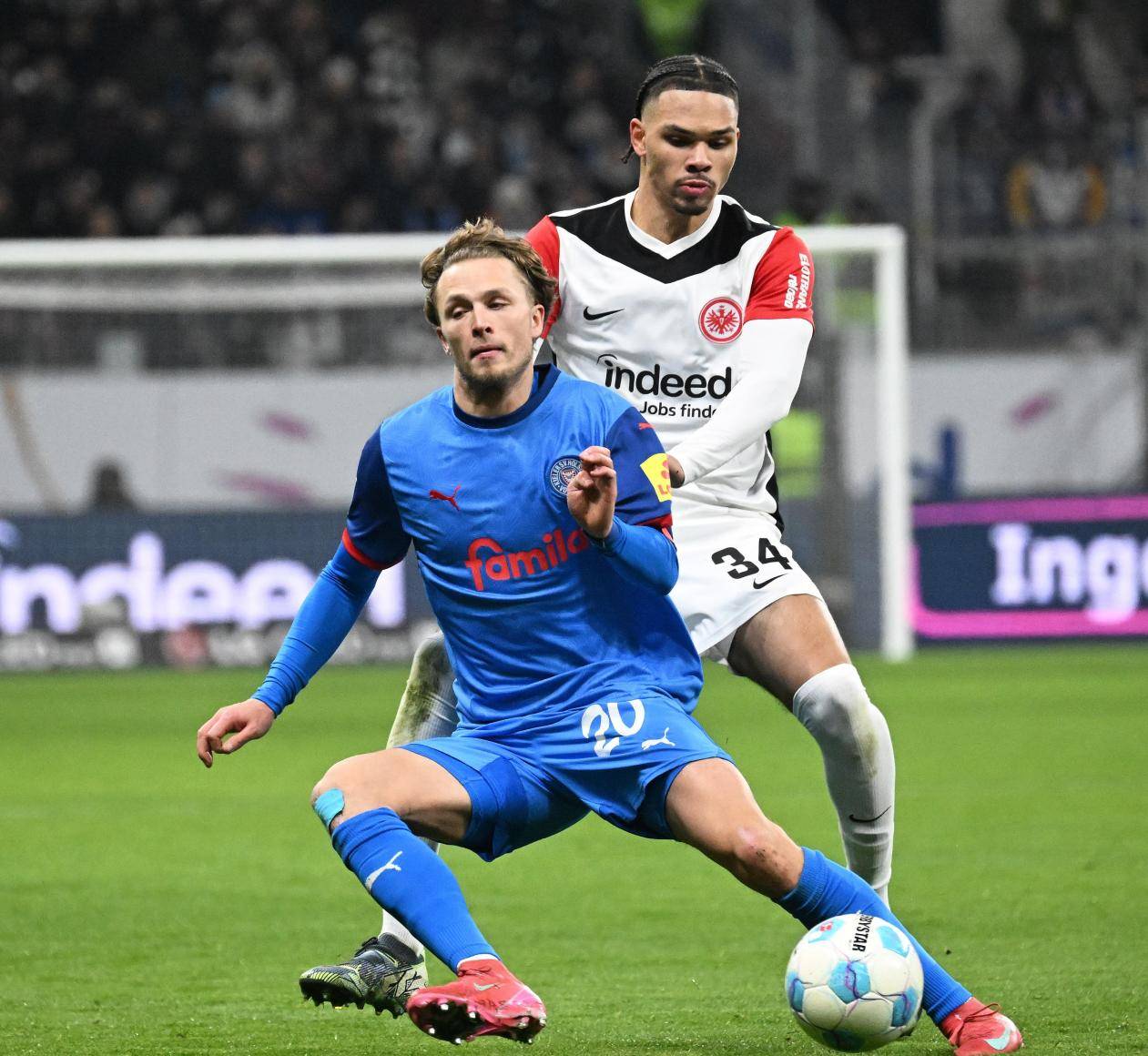 包含沃尔夫斯堡主场表现抢眼，大胜法兰克福取得关键胜利的词条