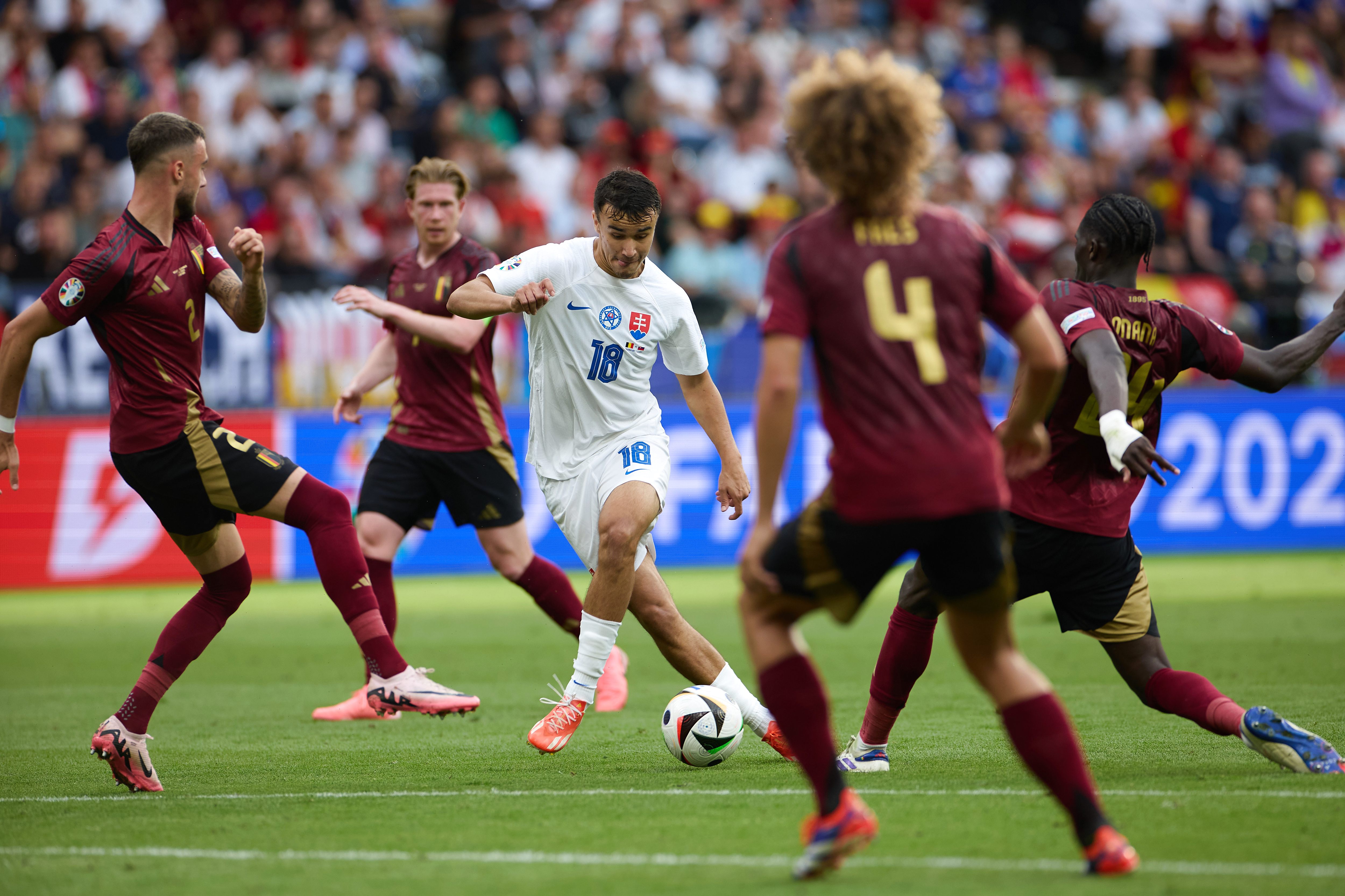 世界足球锦标赛上演精彩对决