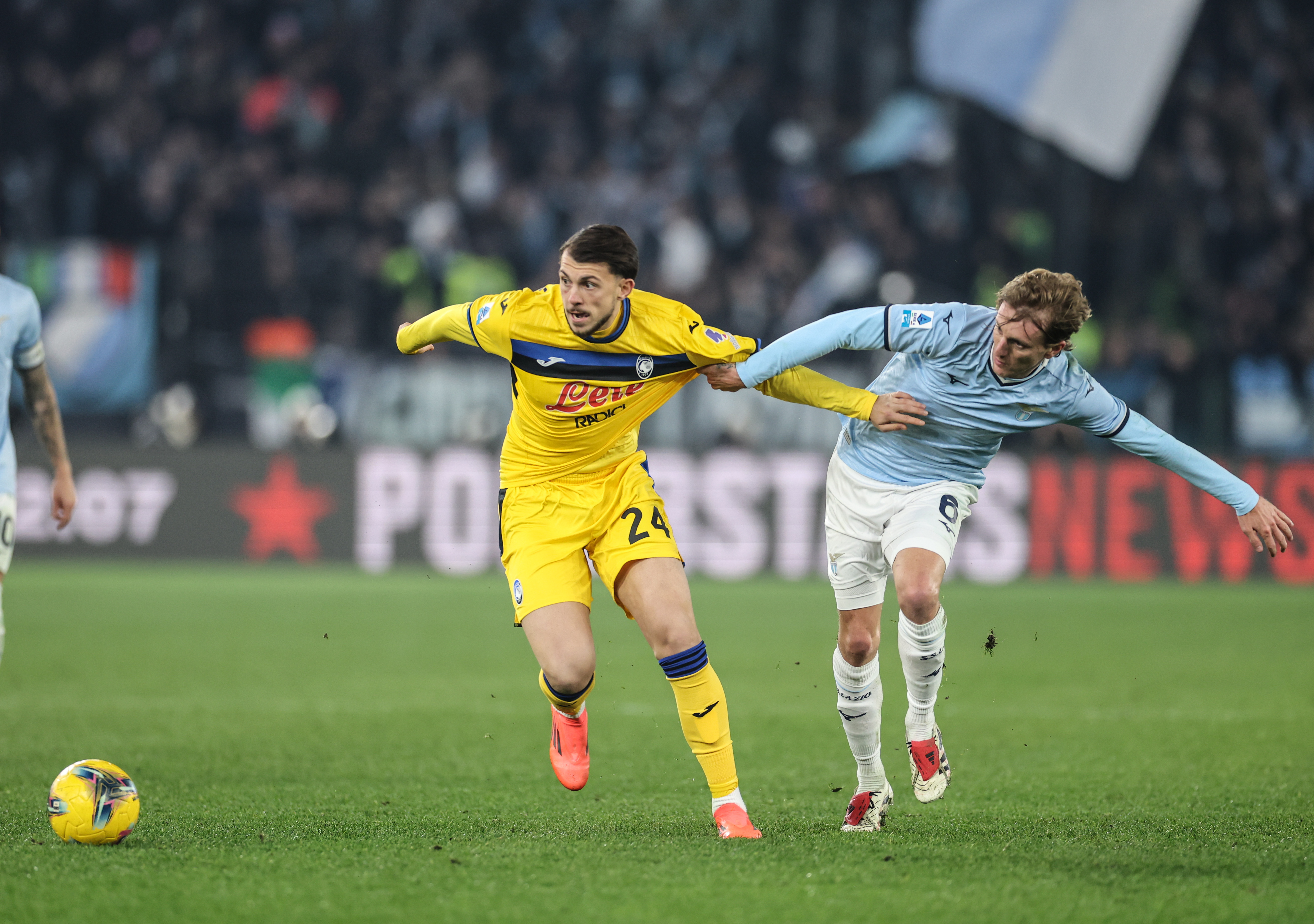 热血球员在意甲赛场挥汗奋战