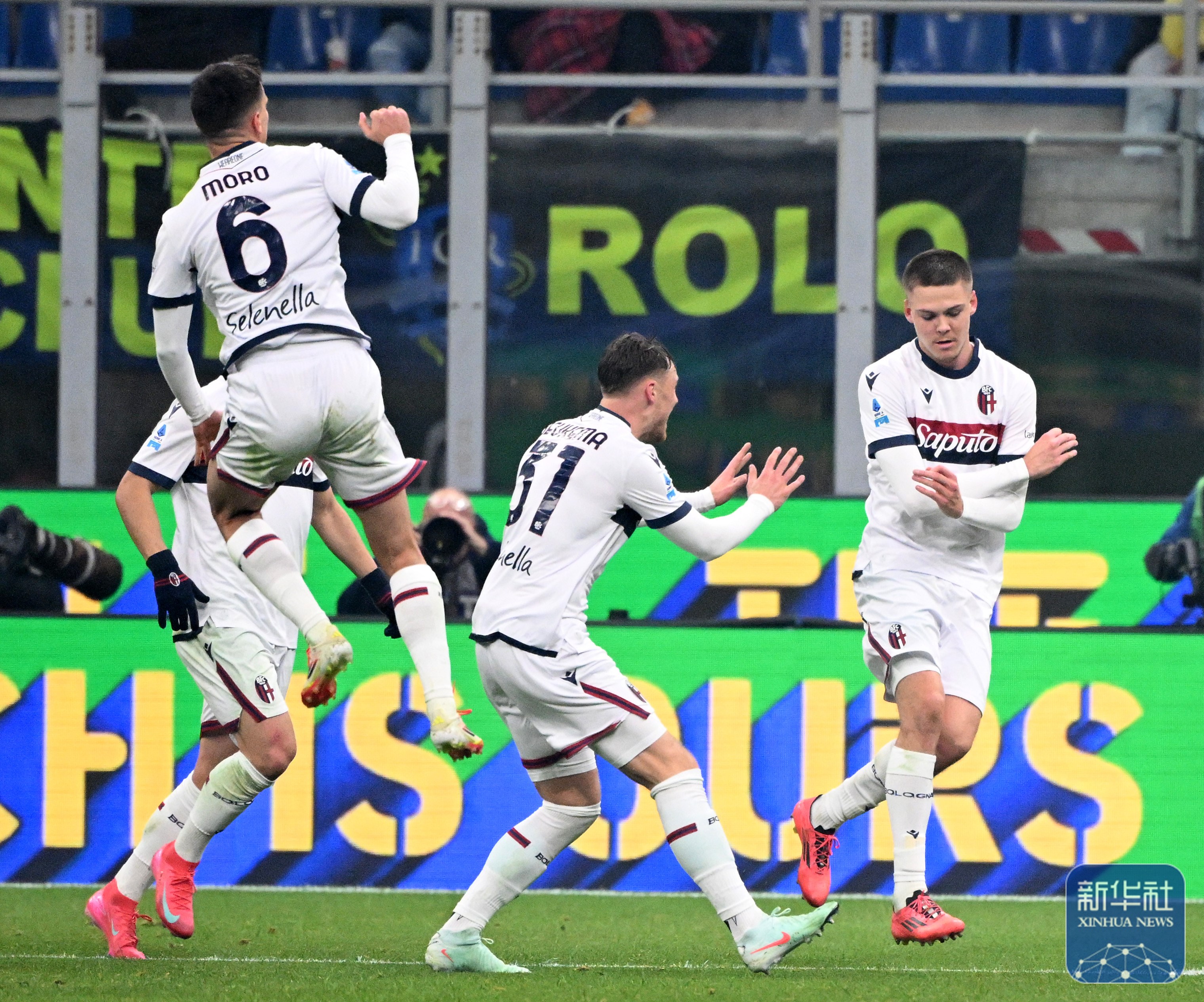 热血球员在意甲赛场挥汗奋战