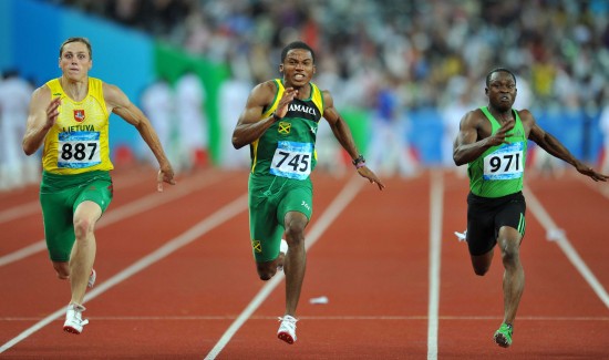 西班牙田径选手全力冲刺,争夺前三名 西班牙田径选手全力冲刺,争夺前三名